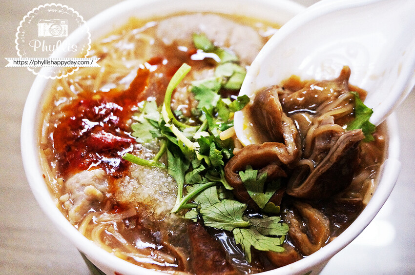 太常大腸麵線|每一口都是滿滿配料和麵線!大推『綜合麵線』自製辣椒醬香辣唰嘴、下重本的鮮奶茶。龍潭在地人早午餐口袋名單、龍潭美食! - 相片中的菲莉絲