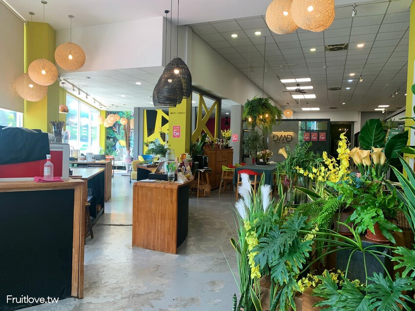 Rhino Cafe 犀牛咖啡-台中咖啡⟩與室內設計結合的特色咖啡廳，內用消費不限時-台中南區美食/ 寵物友善咖啡廳 @果果愛Fruitlove