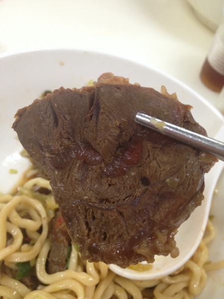 大牛牛肉麵：<小吃>大牛牛肉麵-紅燒湯頭大碗滿意~撐破肚皮也要吃