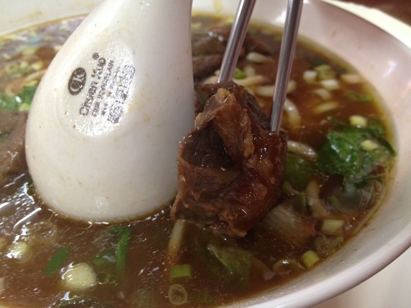 大牛牛肉麵：<小吃>大牛牛肉麵-紅燒湯頭大碗滿意~撐破肚皮也要吃