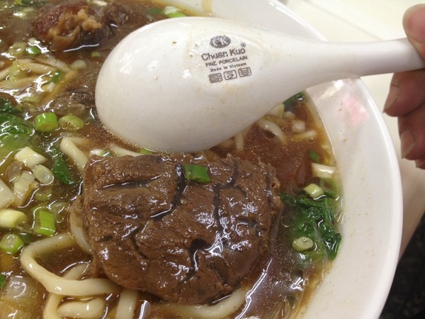 大牛牛肉麵：<小吃>大牛牛肉麵-紅燒湯頭大碗滿意~撐破肚皮也要吃