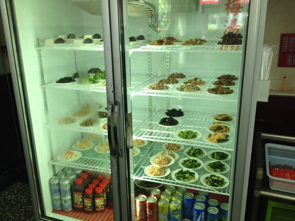 大牛牛肉麵：<小吃>大牛牛肉麵-紅燒湯頭大碗滿意~撐破肚皮也要吃