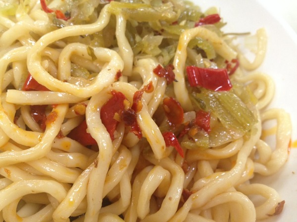 大牛牛肉麵：<小吃>大牛牛肉麵-紅燒湯頭大碗滿意~撐破肚皮也要吃