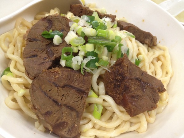 大牛牛肉麵：<小吃>大牛牛肉麵-紅燒湯頭大碗滿意~撐破肚皮也要吃