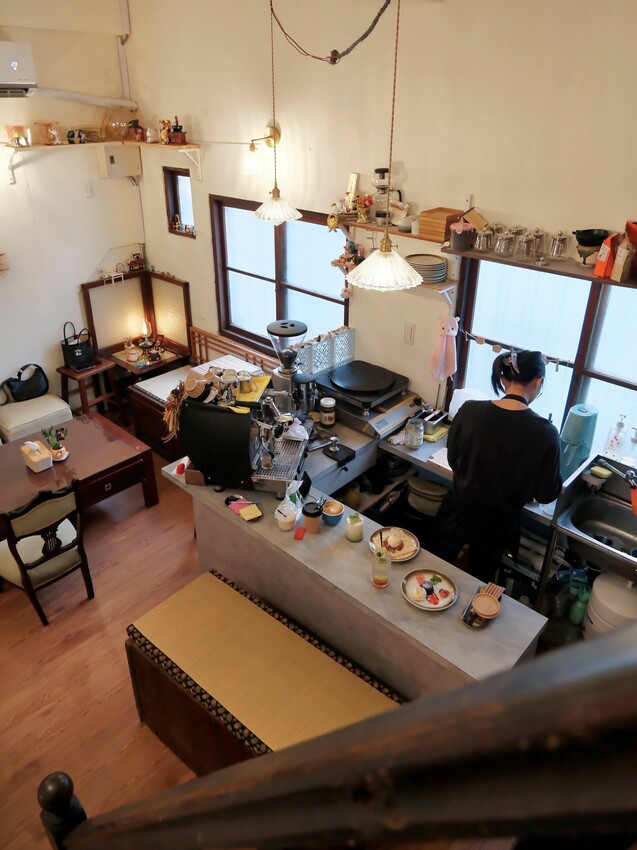 [台南中西區] 木梯喫茶店｜昭和風老宅咖啡廳｜必點法式甜薄餅、私房甜點｜台南超隱密老宅咖啡廳｜一週營業4天｜內附完整菜單 - 萍姐愛分享