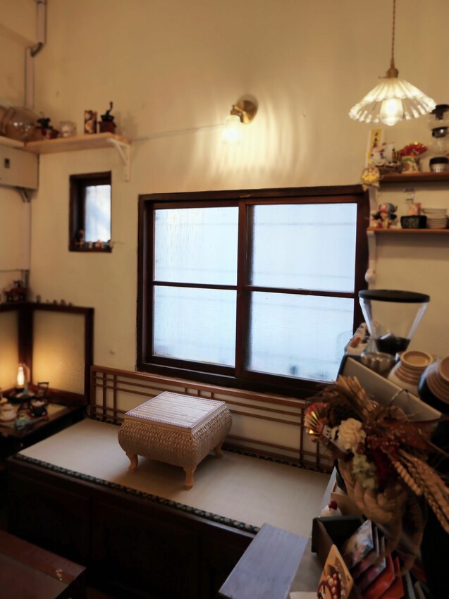 [台南中西區] 木梯喫茶店｜昭和風老宅咖啡廳｜必點法式甜薄餅、私房甜點｜台南超隱密老宅咖啡廳｜一週營業4天｜內附完整菜單 - 萍姐愛分享