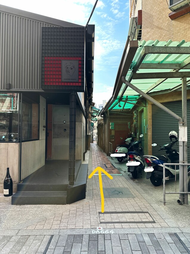 [台南中西區] 木梯喫茶店｜昭和風老宅咖啡廳｜必點法式甜薄餅、私房甜點｜台南超隱密老宅咖啡廳｜一週營業4天｜內附完整菜單 - 萍姐愛分享