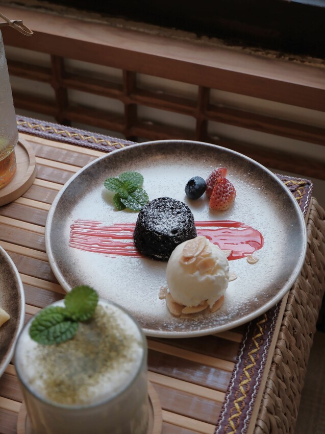 [台南中西區] 木梯喫茶店｜昭和風老宅咖啡廳｜必點法式甜薄餅、私房甜點｜台南超隱密老宅咖啡廳｜一週營業4天｜內附完整菜單 - 萍姐愛分享