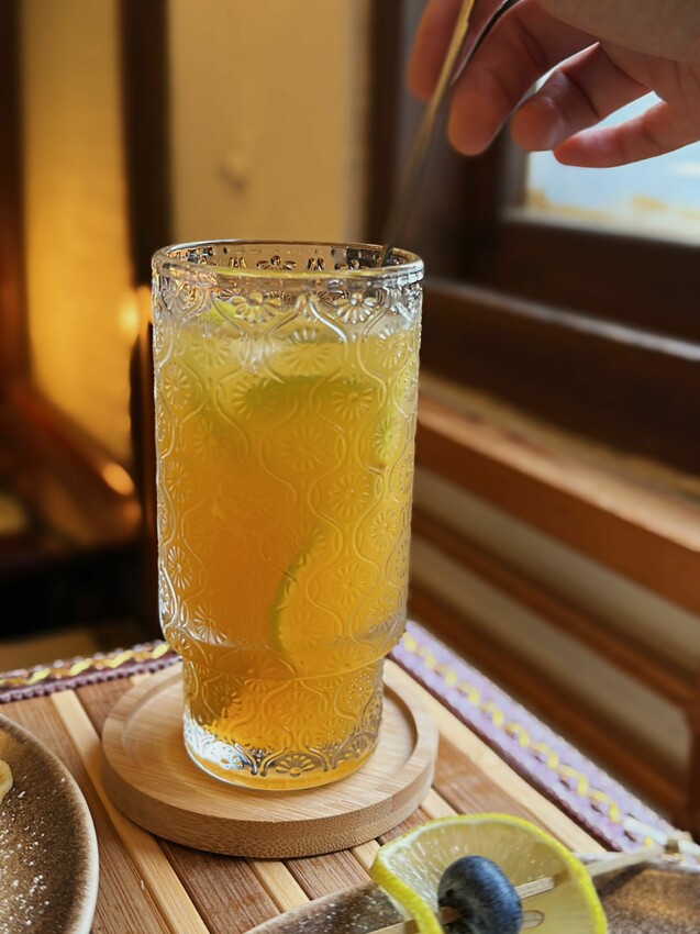 [台南中西區] 木梯喫茶店｜昭和風老宅咖啡廳｜必點法式甜薄餅、私房甜點｜台南超隱密老宅咖啡廳｜一週營業4天｜內附完整菜單 - 萍姐愛分享