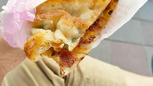 馬祖蔥油餅｜超香超酥超脆１份加蛋蔥油餅只要３５元