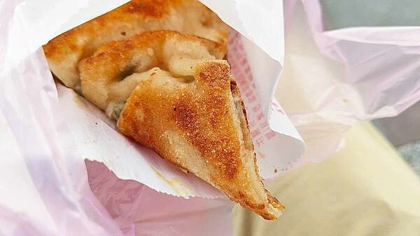 馬祖蔥油餅｜超香超酥超脆１份加蛋蔥油餅只要３５元