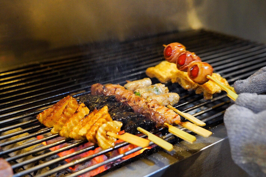 微醺串燒站｜隱藏巷弄平價居酒屋！炭火串燒25元起．基隆美食推薦 @艾瑪  吃喝玩樂札記