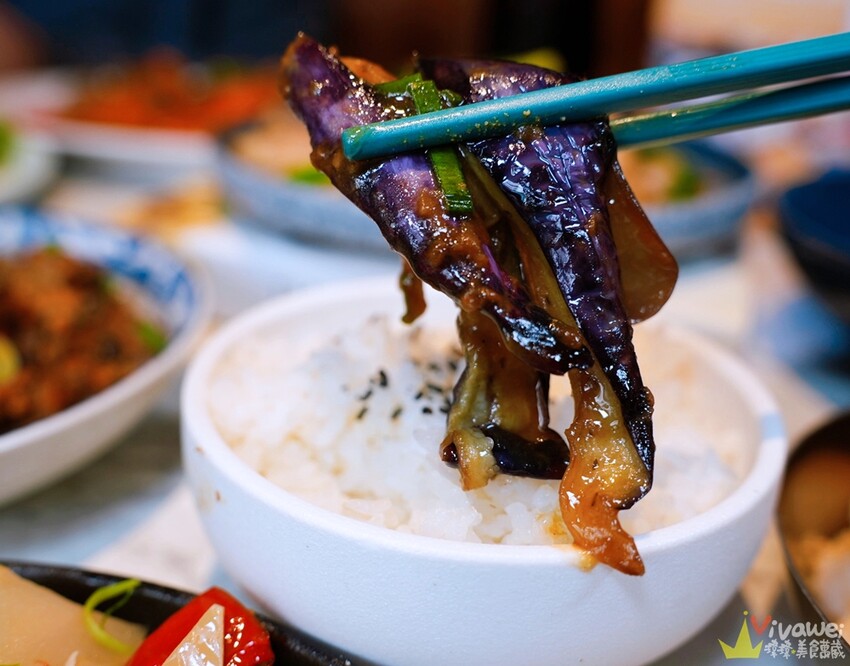 【咱們小聚食堂】懷舊復古的台式餐酒館～下飯又好吃的經典台式料理餐廳！