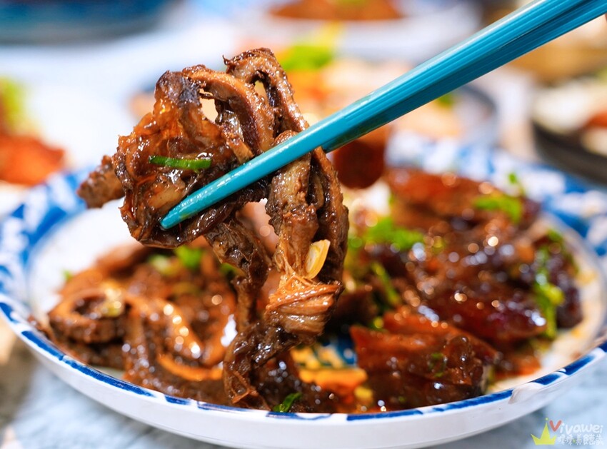 【咱們小聚食堂】懷舊復古的台式餐酒館～下飯又好吃的經典台式料理餐廳！