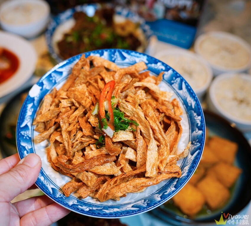 【咱們小聚食堂】懷舊復古的台式餐酒館～下飯又好吃的經典台式料理餐廳！
