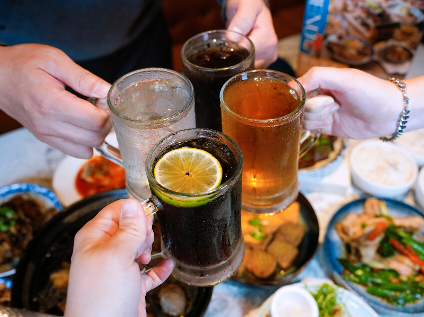 【咱們小聚食堂】懷舊復古的台式餐酒館～下飯又好吃的經典台式料理餐廳！