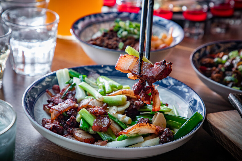 桃園市中壢區咱們小聚食堂｜時尚台式深夜食堂！台式小吃的價格，餐酒館的規格