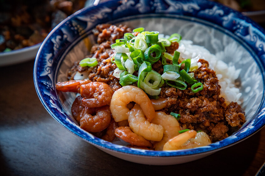 桃園市中壢區咱們小聚食堂｜時尚台式深夜食堂！台式小吃的價格，餐酒館的規格