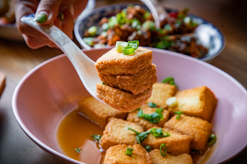 桃園市中壢區咱們小聚食堂｜時尚台式深夜食堂！台式小吃的價格，餐酒館的規格