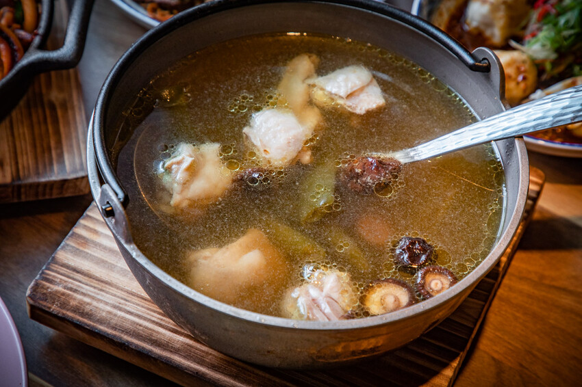 桃園市中壢區咱們小聚食堂｜時尚台式深夜食堂！台式小吃的價格，餐酒館的規格