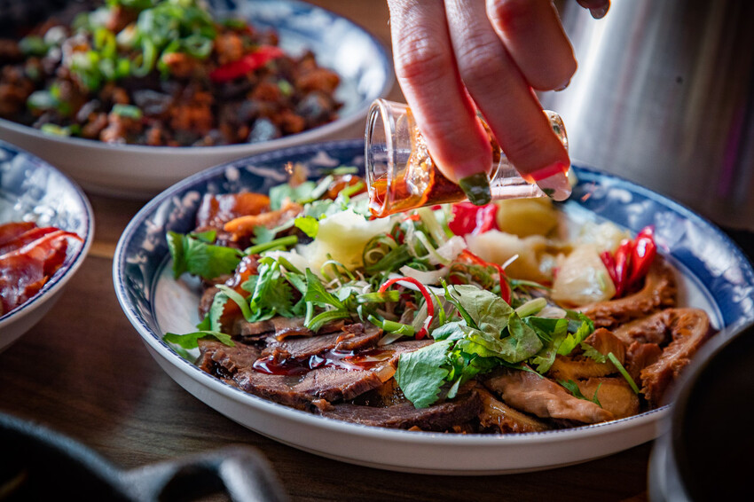 桃園市中壢區咱們小聚食堂｜時尚台式深夜食堂！台式小吃的價格，餐酒館的規格