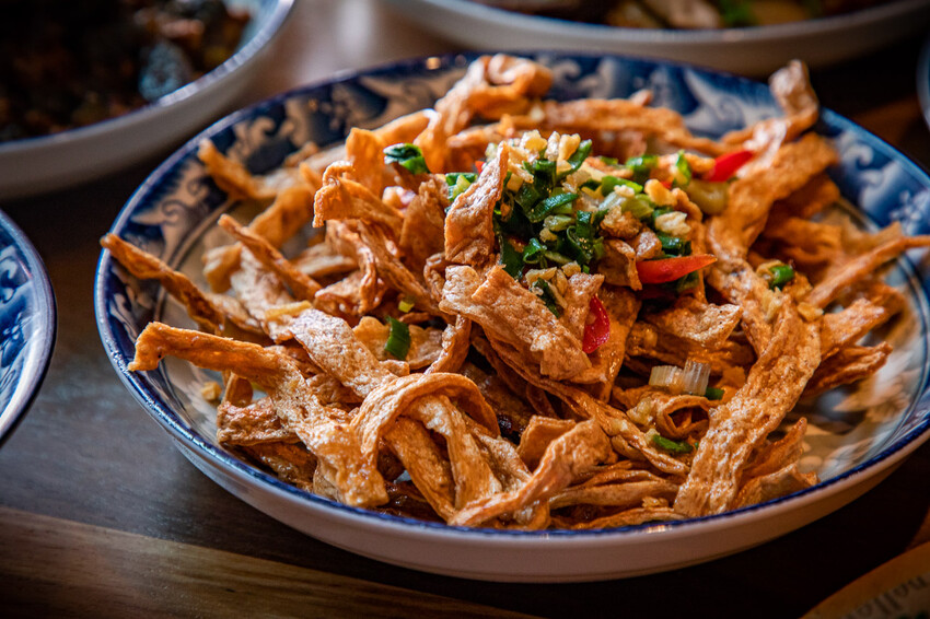 桃園市中壢區咱們小聚食堂｜時尚台式深夜食堂！台式小吃的價格，餐酒館的規格