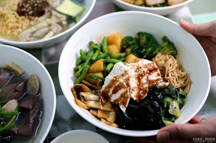 任選6樣只要百元 天天吃也不傷荷包的銅板價滷味!店內還有免費雞白湯讓你喝到飽 隱身巷弄的高CP值小吃|貳