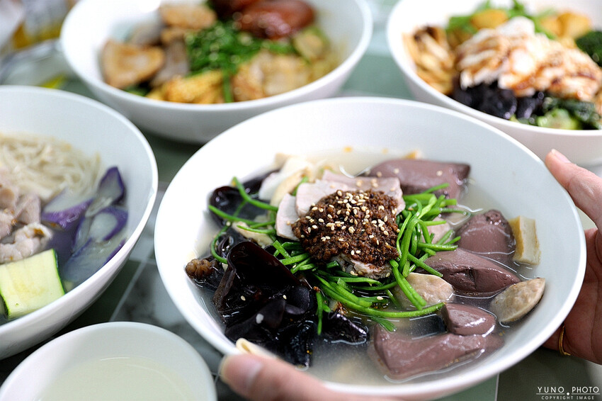 任選6樣只要百元 天天吃也不傷荷包的銅板價滷味!店內還有免費雞白湯讓你喝到飽 隱身巷弄的高CP值小吃|貳