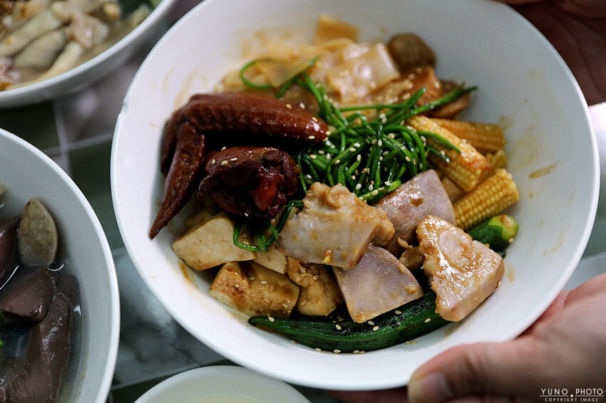 任選6樣只要百元 天天吃也不傷荷包的銅板價滷味!店內還有免費雞白湯讓你喝到飽 隱身巷弄的高CP值小吃|貳