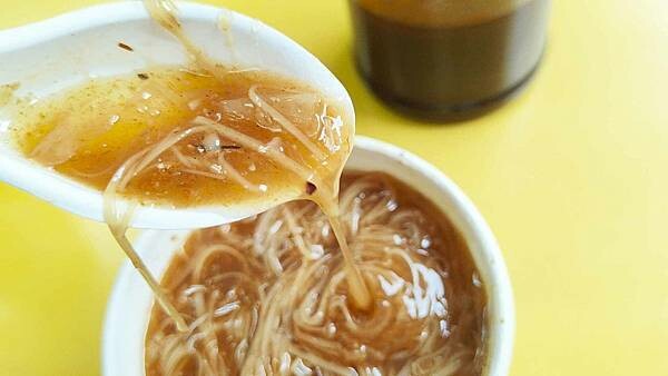 後車站六洲麵線｜台北後火車站商圈裡爆人氣的路邊攤麵線店