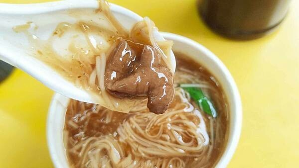 後車站六洲麵線｜台北後火車站商圈裡爆人氣的路邊攤麵線店