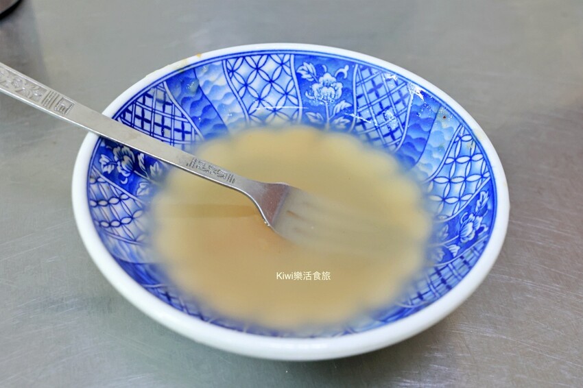 水里董家三兄弟肉圓(四弟的店)︱南投水里銅板小吃,董家肉圓老店還有免費湯喝!近二坪大觀冰店.水里蛇窯陶