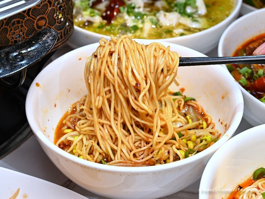 川渝香川菜料理|正宗重慶川菜,香辣烤魚、重慶香辣串串,還吃得到新鮮牛蛙料理