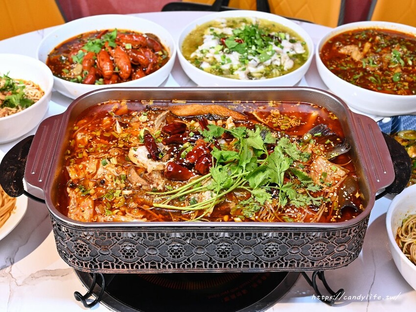 川渝香川菜料理|正宗重慶川菜,香辣烤魚、重慶香辣串串,還吃得到新鮮牛蛙料理