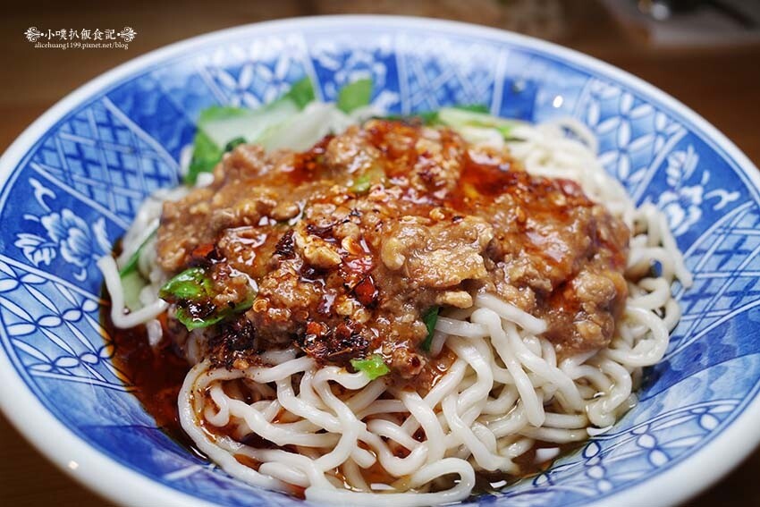 【永和美食】『寶哥酸辣麵』近樂華夜市/大推牛肉酸辣乾拌麵、酸辣醡醬麵/酸辣過癮好開胃/自家手工經典滷味