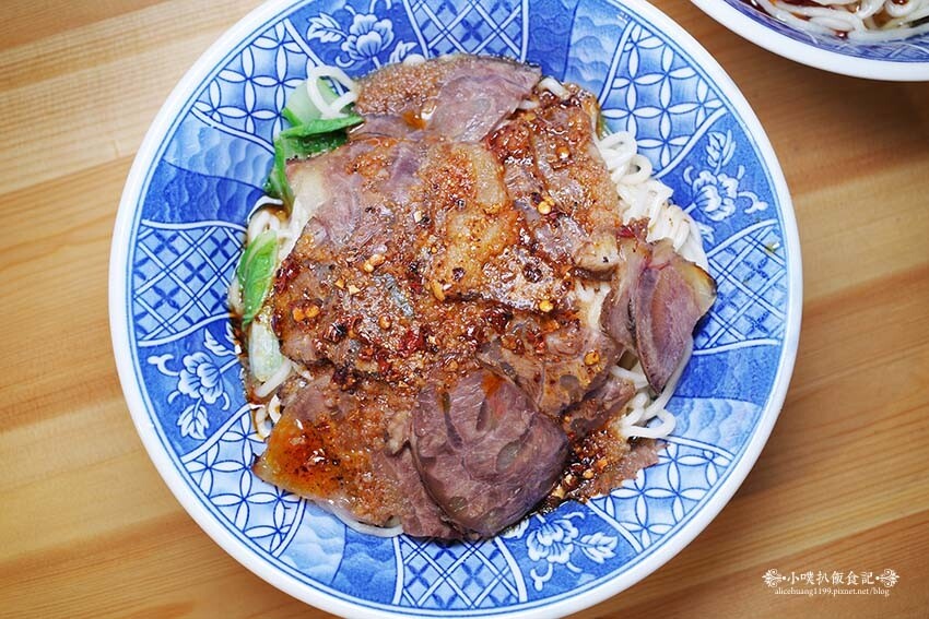 【永和美食】『寶哥酸辣麵』近樂華夜市/大推牛肉酸辣乾拌麵、酸辣醡醬麵/酸辣過癮好開胃/自家手工經典滷味