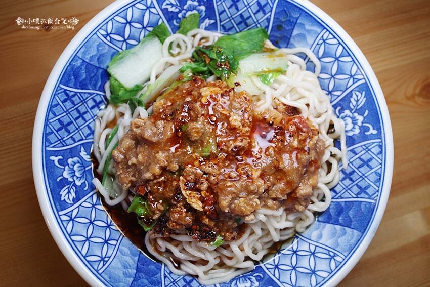 【永和美食】『寶哥酸辣麵』近樂華夜市/大推牛肉酸辣乾拌麵、酸辣醡醬麵/酸辣過癮好開胃/自家手工經典滷味