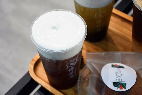 第一個以豆乳加入飲品的始祖品牌【侍茶匠】~真的好喝又特別!以「漩茶」帶出茶的風味,徹底感受茶界愛馬仕