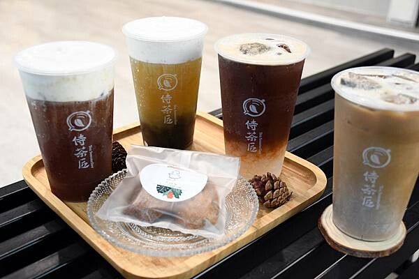 第一個以豆乳加入飲品的始祖品牌【侍茶匠】~真的好喝又特別!以「漩茶」帶出茶的風味,徹底感受茶界愛馬仕