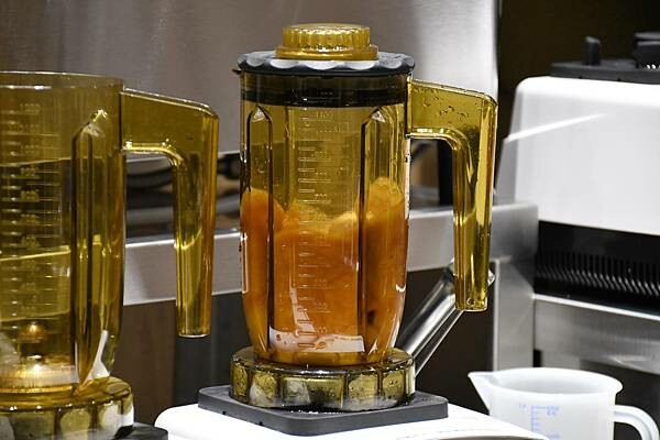 第一個以豆乳加入飲品的始祖品牌【侍茶匠】~真的好喝又特別!以「漩茶」帶出茶的風味,徹底感受茶界愛馬仕