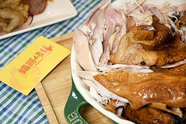 最需要天時地利人和的烤雞，在地人最不希望被分享出來的烤雞，一周只賣四天～一天還只有30隻雞的【鐳哥烤雞