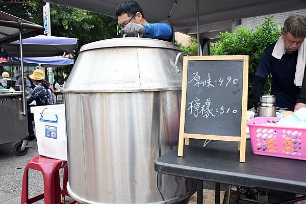 最需要天時地利人和的烤雞，在地人最不希望被分享出來的烤雞，一周只賣四天～一天還只有30隻雞的【鐳哥烤雞