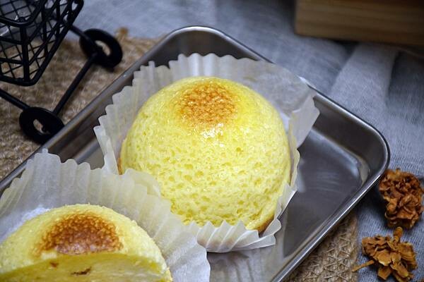 高雄伴手禮推薦【甜子烘焙】上過電視的人氣美食，銅板價格讓人吃到小時候宛如銅鑼燒蛋糕的風味！