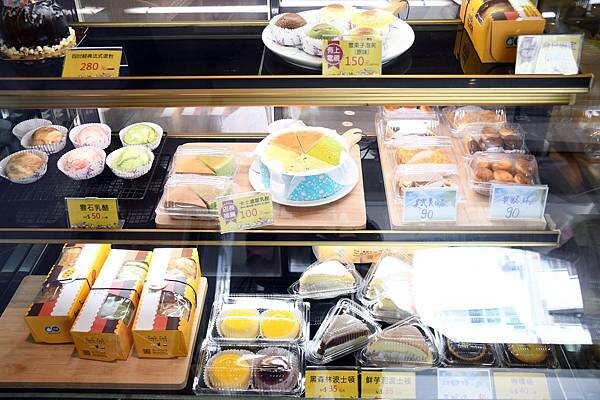 高雄伴手禮推薦【甜子烘焙】上過電視的人氣美食，銅板價格讓人吃到小時候宛如銅鑼燒蛋糕的風味！