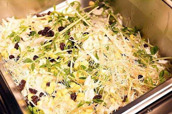 熊熊泡溫泉？高雄必訪鍋物【圓砌升降鍋物－自由店】超有特色的升降火鍋＋自助吧吃到飽～還能玩真人娃娃機※