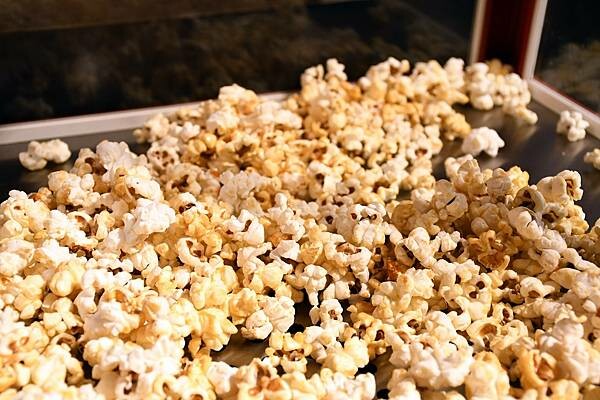 熊熊泡溫泉？高雄必訪鍋物【圓砌升降鍋物－自由店】超有特色的升降火鍋＋自助吧吃到飽～還能玩真人娃娃機※