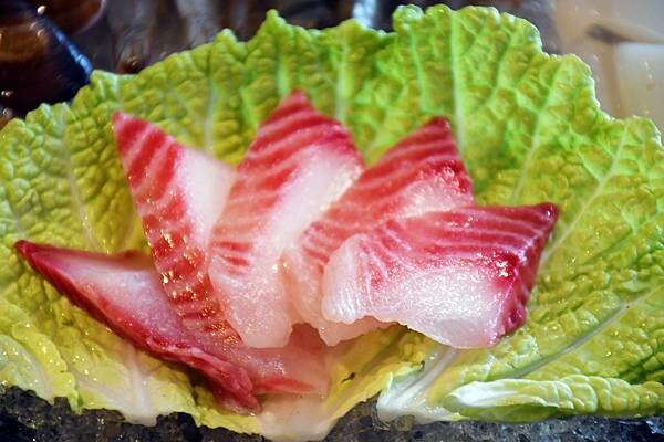 熊熊泡溫泉？高雄必訪鍋物【圓砌升降鍋物－自由店】超有特色的升降火鍋＋自助吧吃到飽～還能玩真人娃娃機※