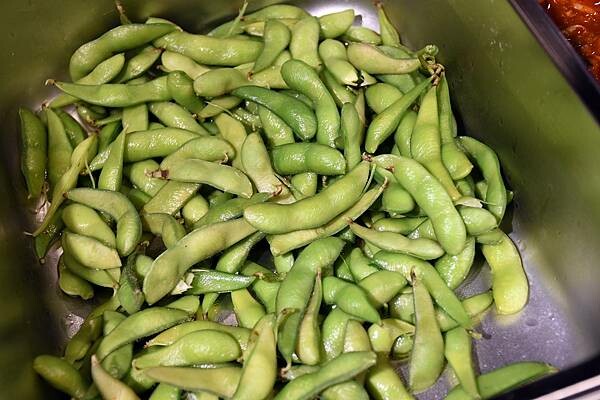 熊熊泡溫泉？高雄必訪鍋物【圓砌升降鍋物－自由店】超有特色的升降火鍋＋自助吧吃到飽～還能玩真人娃娃機※