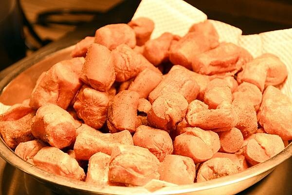 熊熊泡溫泉？高雄必訪鍋物【圓砌升降鍋物－自由店】超有特色的升降火鍋＋自助吧吃到飽～還能玩真人娃娃機※