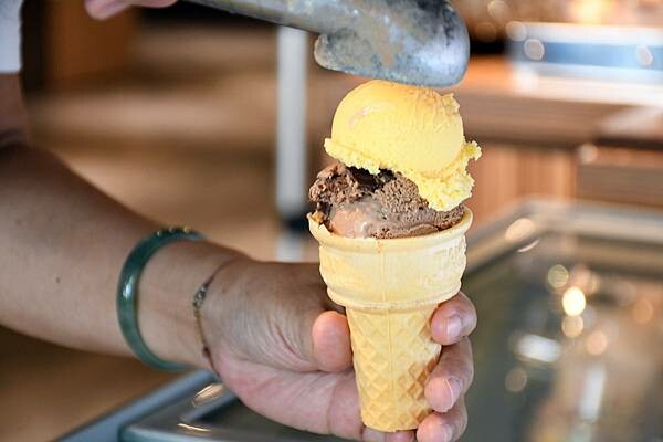 熊熊泡溫泉？高雄必訪鍋物【圓砌升降鍋物－自由店】超有特色的升降火鍋＋自助吧吃到飽～還能玩真人娃娃機※